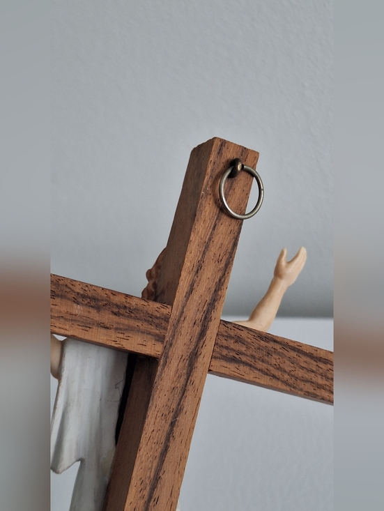 resurrected Jesus - Picture 11 of 13